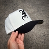Nón lưỡi trai fom vuông SÂU ĐẦU chữ F cách điệu logo thêu Đen vải Trắng Kem vành nón Đen brand One Hat