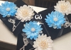 Set 2 hoa cúc cài ao (màu xanh và trắng)