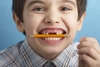 05 tật xấu ở trẻ khiến răng lệch lạc cha mẹ cần khắc phục ngay