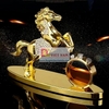 Tượng ngựa mạ vàng nước hoa đính đá Pha lê trang trí taplo ô tô