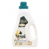 Tẩy quần áo màu Vessi hoa cỏ 800ml