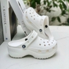 Dép sục Crocs classic platform 2 màu trắng, kem 5 phân cho nữ