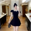 - Đầm Đen dáng ngắn (85cm)cổ kết hạt ngọc cao cấp tùng xoè đính nơ , tặng nút cài