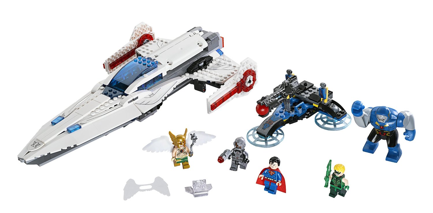 Toàn bộ chi tiết sản phẩm LEGO 76028 với những mảnh ghép được thiết kế đẹp mắt, nổi bật