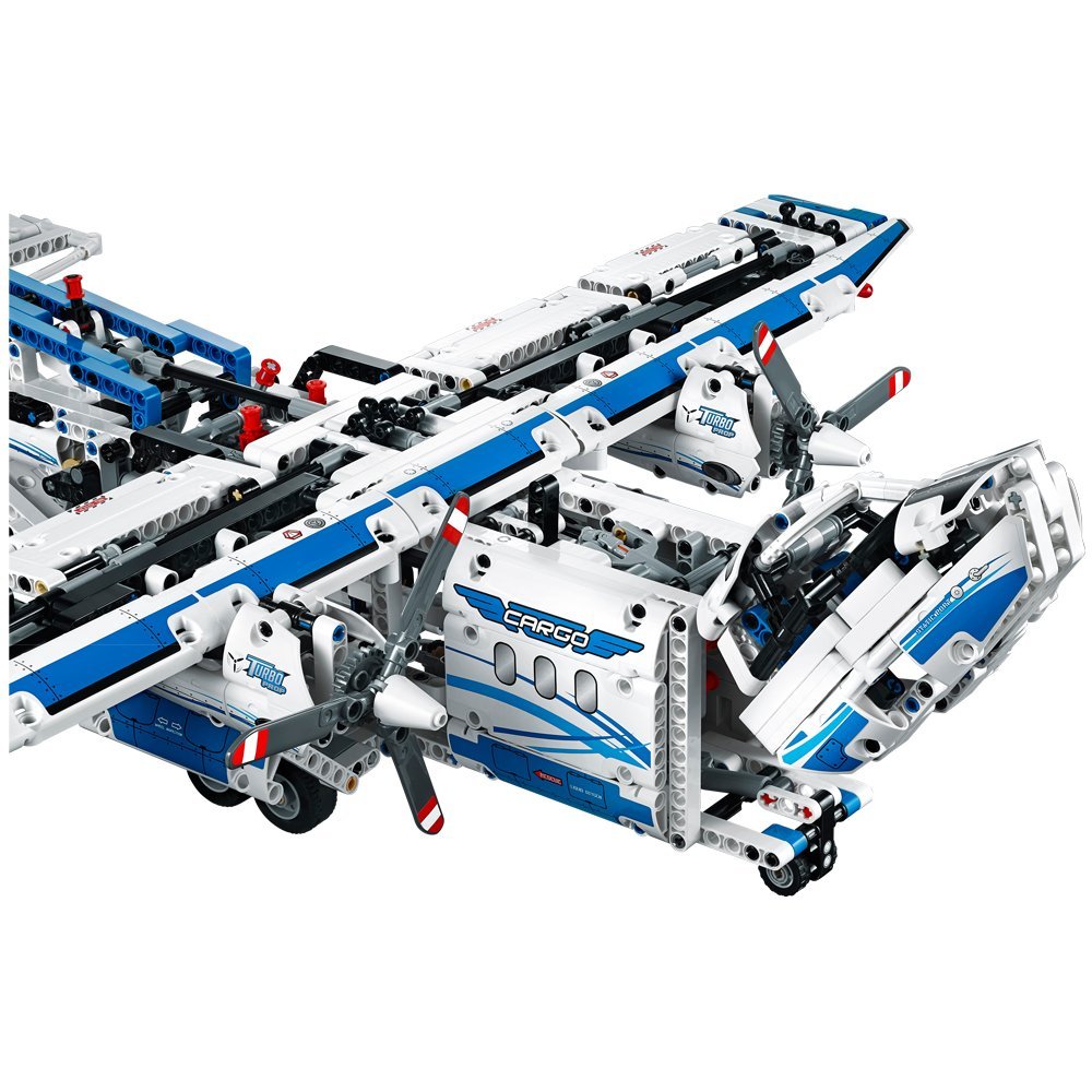 Các chi tiết trong bộ Lego Technic 42025 đều được làm tỉ mỉ