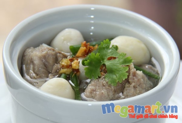 Khoai sọ mẹ có thể nấu canh hoặc luộc cho bé ăn để chống táo bón