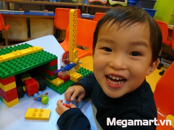 Bé được chơi đồ chơi Lego từ nhỏ sẽ trở nên thông minh hơn nhiều