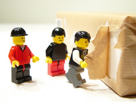 Tất cả nhân vật Lego đều đang hồi hộp chờ đợi
