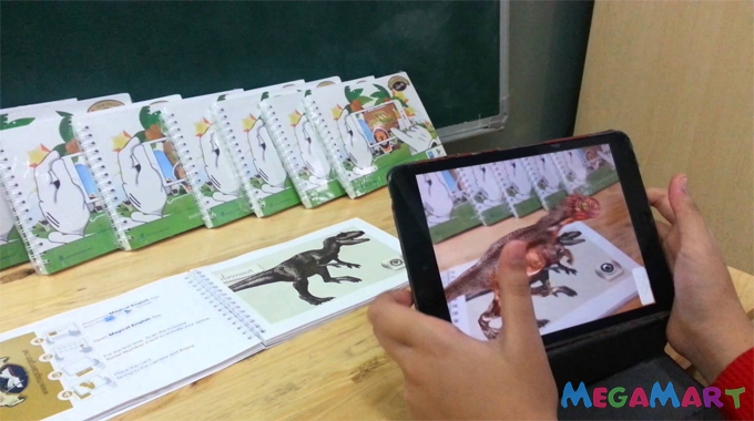 Đồ chơi trẻ em Việt Nam học Tiếng Anh tương tác 3D kết hợp công nghệ thú vị - Kết hợp Sách Tiếng Anh 3D và cài đặt ứng dụng trên điện thoại hoặc máy tính bảng