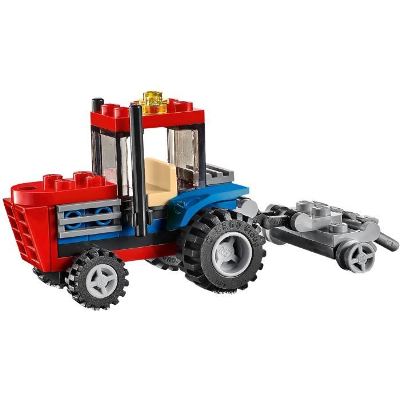 Bé được trải nghiệm công việc ý nghĩa cùng mô hình máy nông nghiệp