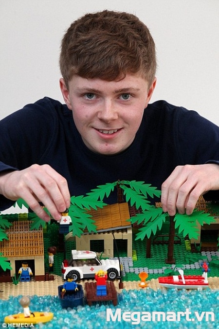 Cậu bé 15 tuổi đến từ Scotland với những mô hình Lego của mình