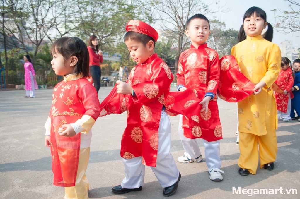Trẻ em vui đón Tết