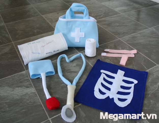 Hay là trở thành bác sĩ với bộ đồ nghề làm từ vải nỉ
