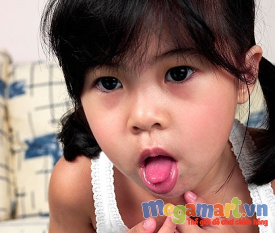 Cần biết cách thực hiện kỹ năng xử lý cơ bản khi trẻ bị hóc đồ chơi