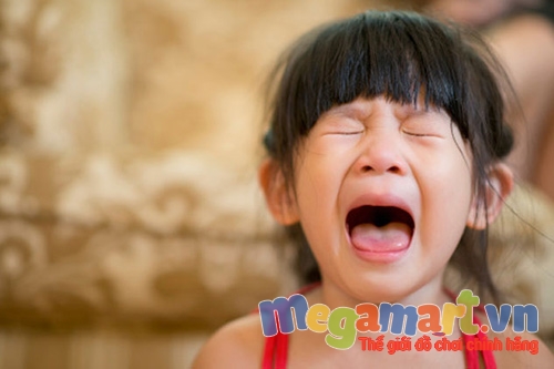 Đếm lùi và bé sẽ phải nhanh chóng thực hiện theo