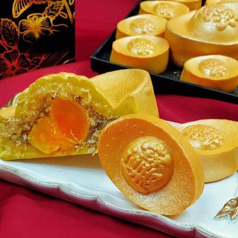 Làm bánh trung thu thỏi vàng cúng ngày vía Thần Tài