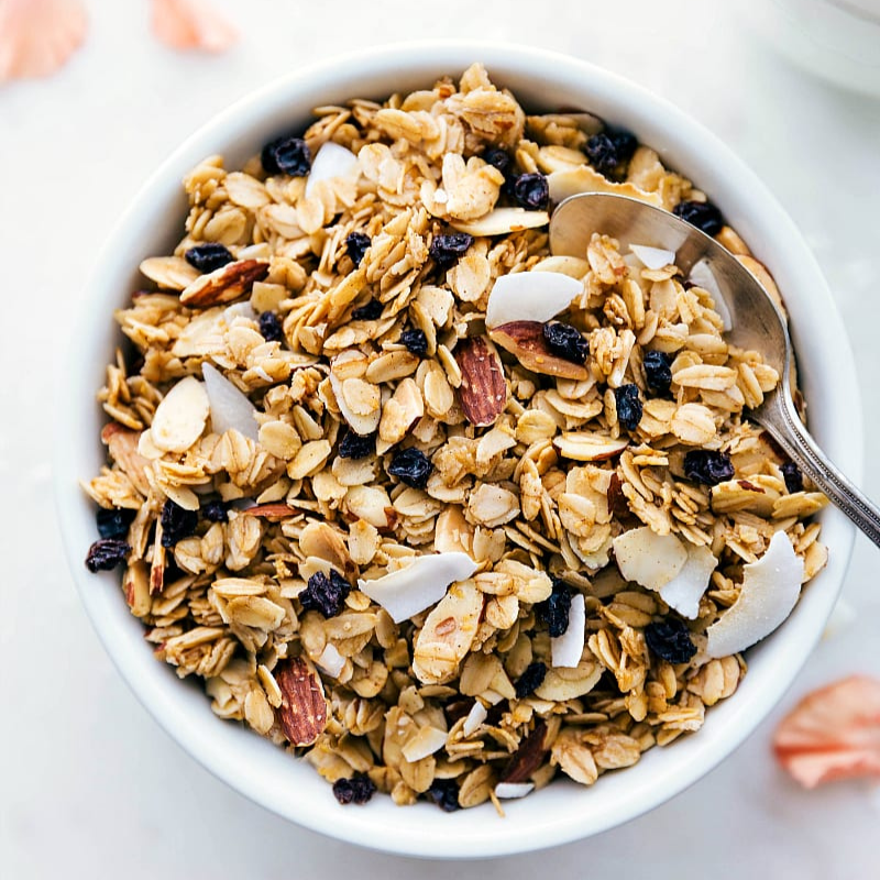 Cách làm Granola giòn rùm rụm ăn hoài không chán