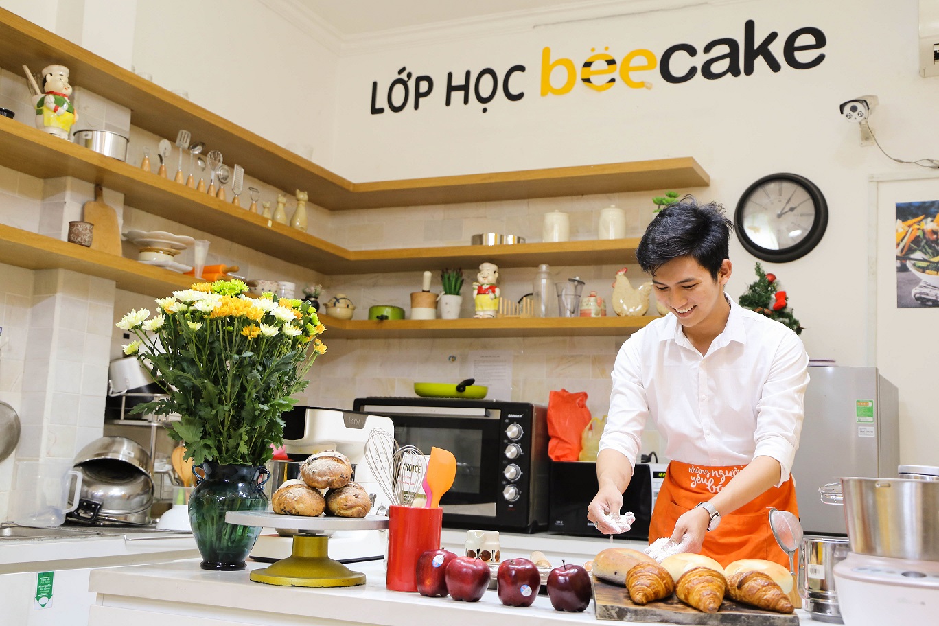 Mê mẩn với loạt góc sống ảo tại phòng bánh Beecake