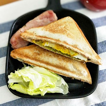 Cách làm bánh mì sandwich bằng máy nướng chưa bao giờ đơn giản, nhanh gọn đến thế