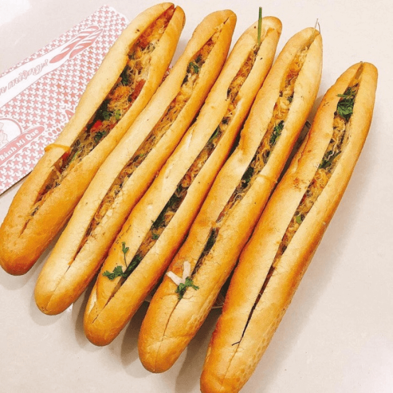 Cách làm bánh mì que cay giòn đặc biệt cho gia đình