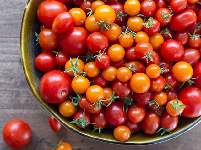 Biến tấu đồ ăn ngon từ cà chua bi - Bạn đã thử bao nhiêu món?