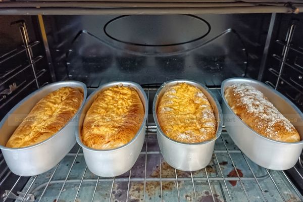 Cách làm bánh mì nho dừa thơm mềm