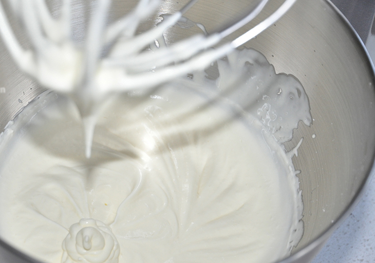 Cách đánh Topping Cream làm bánh kem sinh nhật