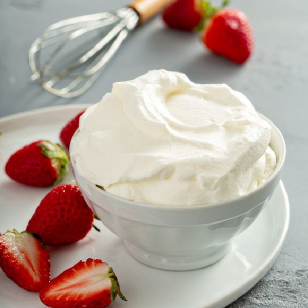 Thành phần chủ yếu của Topping Cream là các chất chuyển thể từ sữa