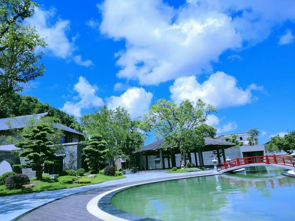 Cảnh thiên nhiên tại suối nước nóng Bang