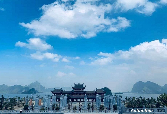 Gửi xe tại chùa Tam Chúc