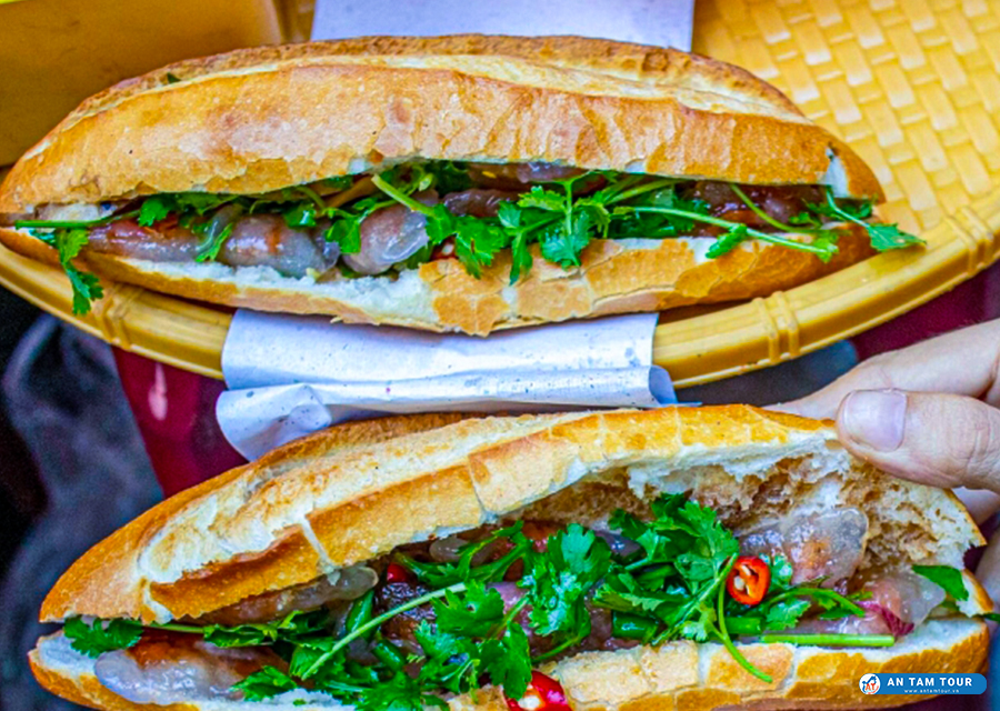 Bánh mì kẹp bột lọc Chợ Đồng Hới
