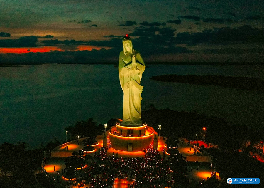 Đức Mẹ Núi Cúi