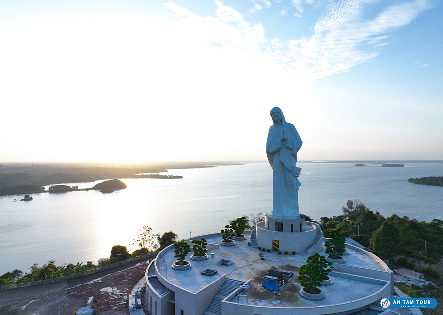 Đức Mẹ Núi Cúi
