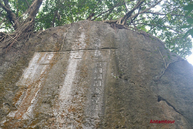 Khám phá Tràng An