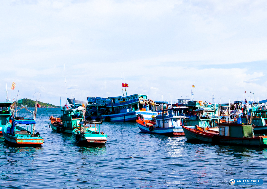 Làng chài Hàm Ninh