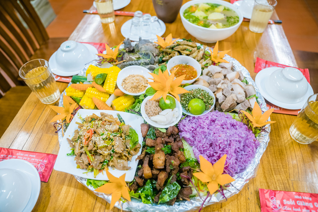 Nhà Hàng Suối Giàng