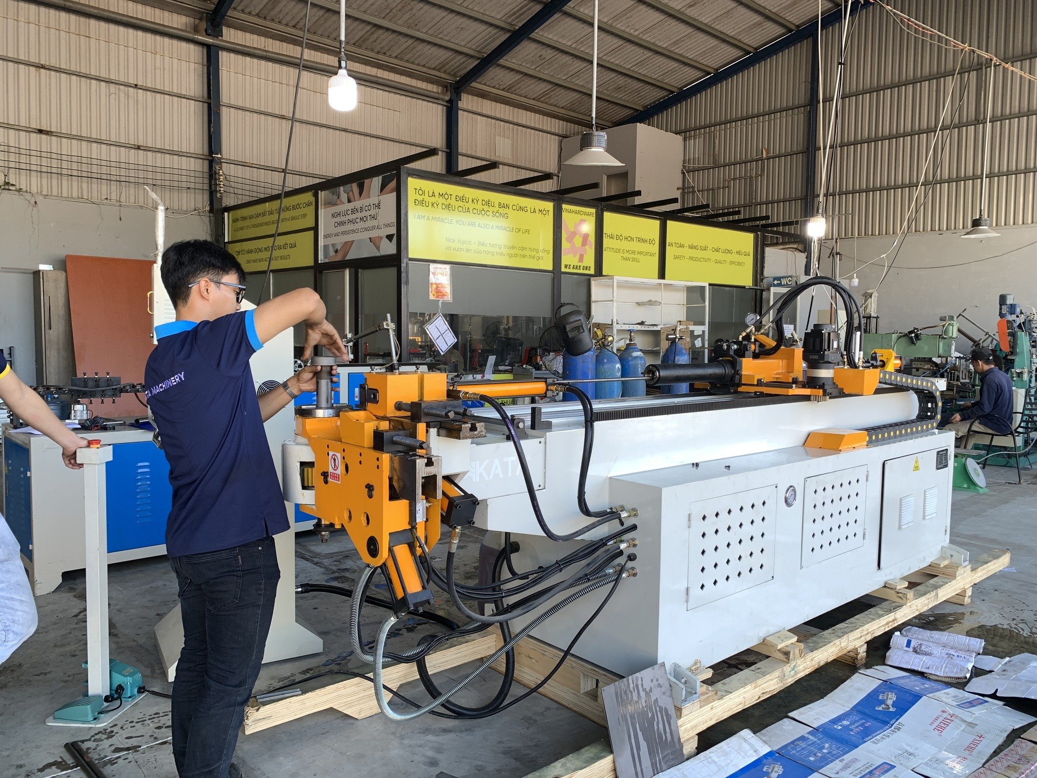 Hướng dẫn cách sử dụng máy uốn 3D đúng cách Vinahardware