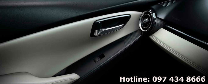 Mazda 2 trang bị tay lắm của mạ Crom, cửa gió dạng ống tròn sang trọng - Hotline: 097 434 8666.