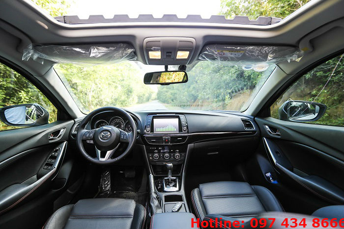 Nội thất rộng rãi của Mazda 6 2.5