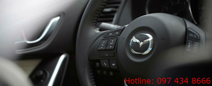 Vô Lăng của Mazda 6 được thiết kế ba chấu thể thao và tích hợp các phím điều khiển chức năng