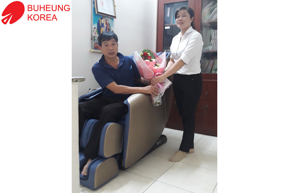 Chúc mừng anh Hiền (Quận Gò Vấp, TP.HCM) nhận 2 chỉ vàng khi mua ghế MK-6700