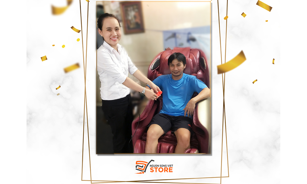 Khách hàng đầu tiên nhận quà 2 chỉ VÀNG khi mua ghế massage