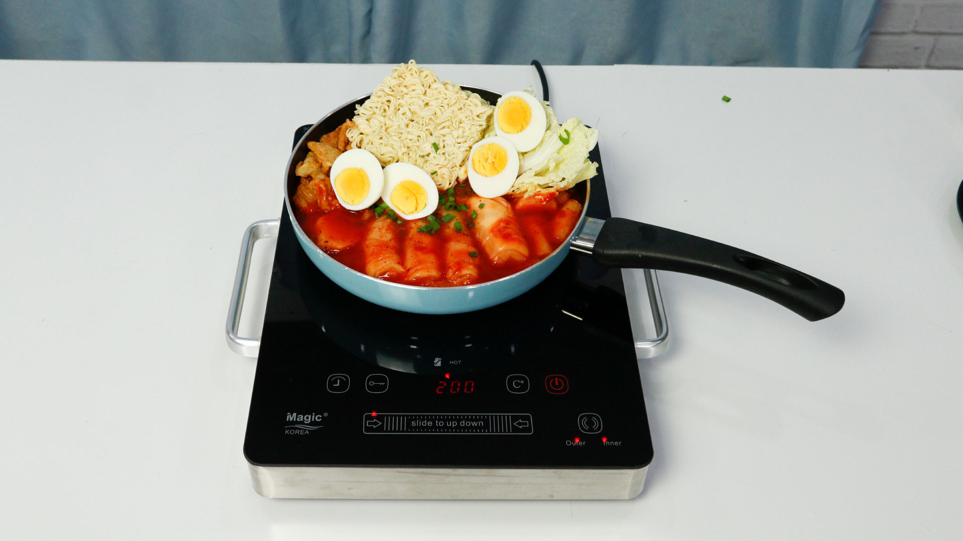 Bếp đơn Hồng ngoại Magic A-38N nấu món Tokbokki bánh tráng Việt Nam và củ Hoài Sơn