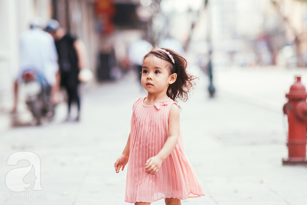 Phong cách thời trang của cô bé Diệp Tuệ Lâm với nơ cài đầu Phong cách thời trang của cô bé Diệp Tuệ Lâm với nơ cài đầu