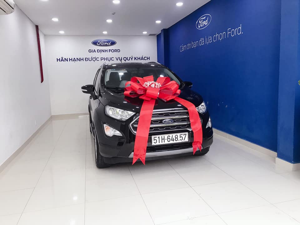 giao xe ford ecosport titanium 1.5 màu đen