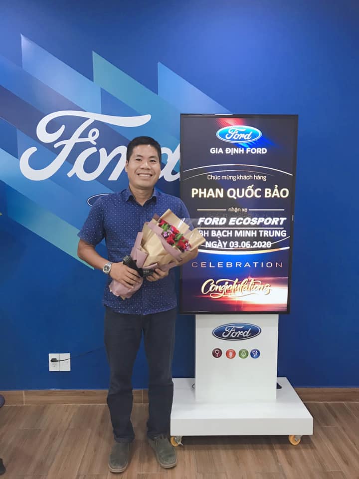 giao xe ford ecosport titanium 1.5 màu đen