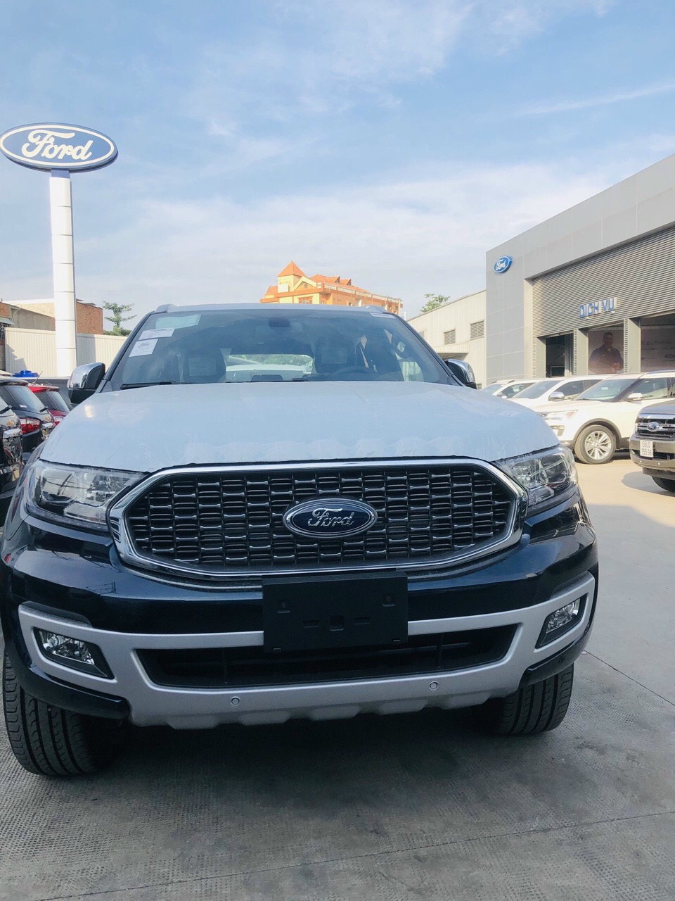 giá xe ford everest 2021