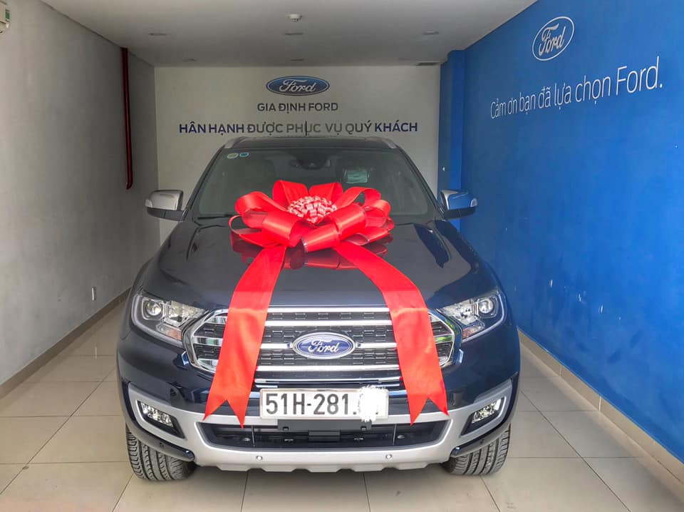 giao xe ford everest