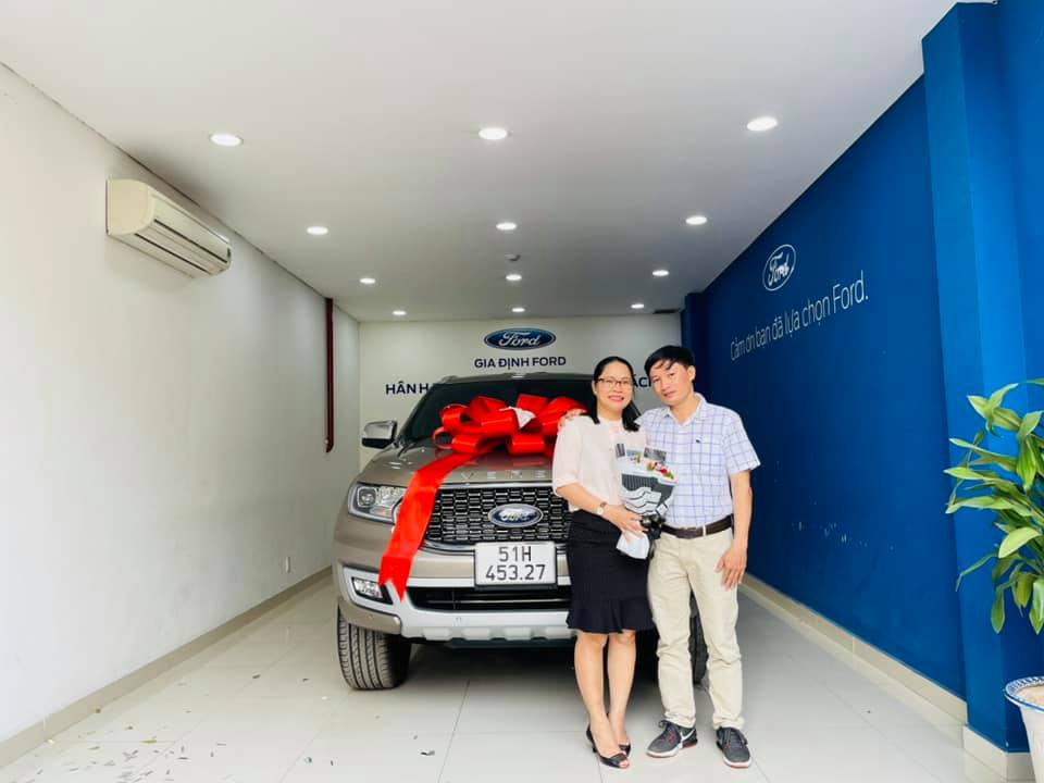 giao xe ford everest 2021