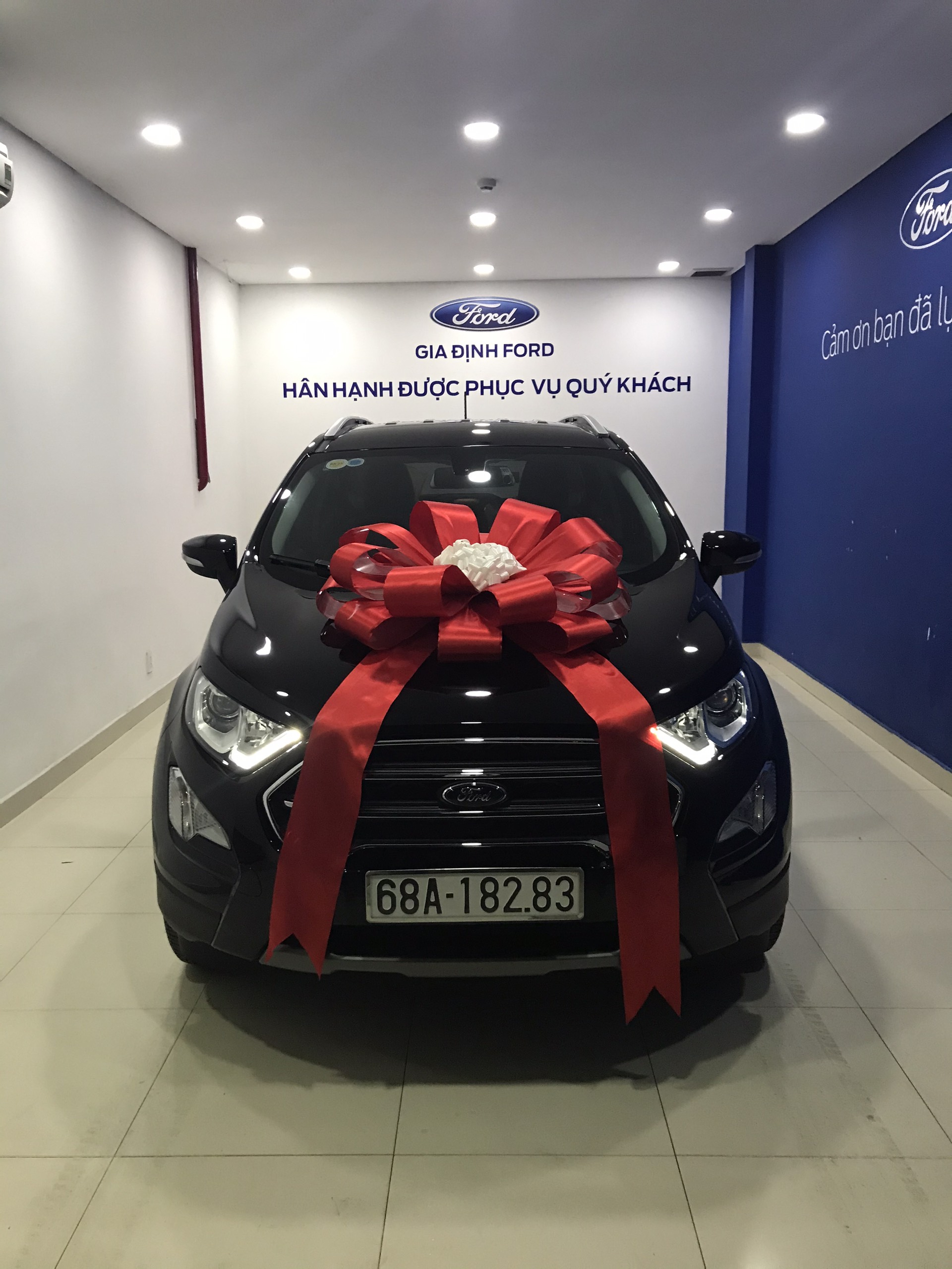 giao xe ford ecosport titanium 1.5 mẫu mới màu đen